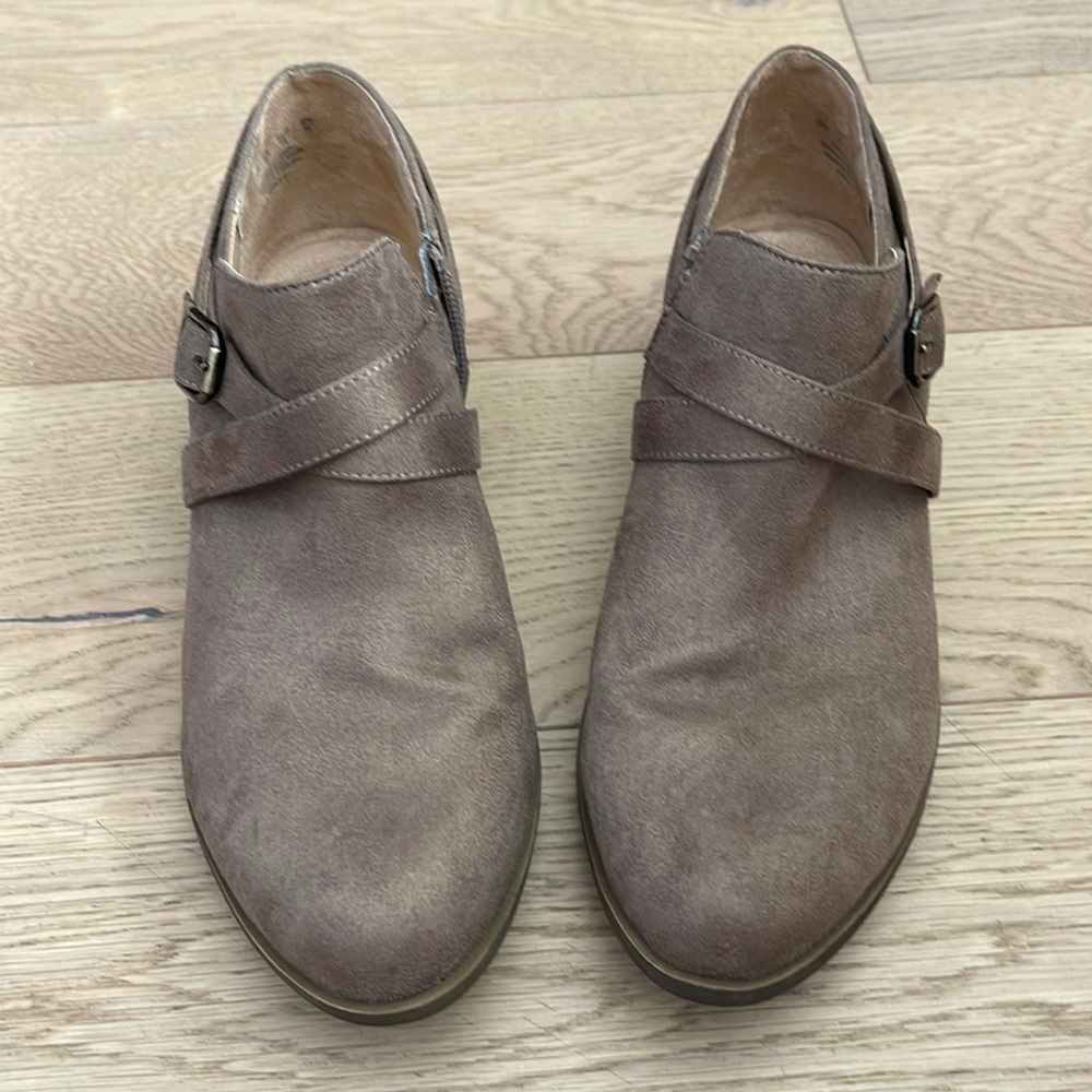 LifeStride ADLEY suede ankle boots